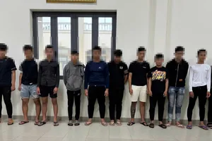 28 thanh thiếu niên hỗn chiến trong đêm, quay clip khoe 'chiến tích'