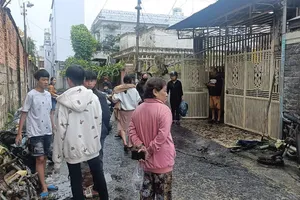 Chập điện làm cháy căn nhà 3 tầng ở Bảo Lộc, 5 người kịp thoát nạn