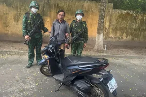 Ngăn chặn vụ đưa xe máy gắn biển số giả sang Campuchia