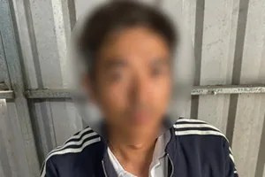 Mang túi tiền 80.000 USD vượt biên, bị bắt giữ tại cửa khẩu Mộc Bài