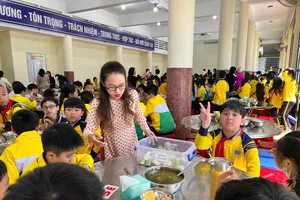 Vụ tố cáo nhập thực phẩm bẩn vào trường tiểu học: Hiệu trưởng khẳng định đã xử lý kịp thời