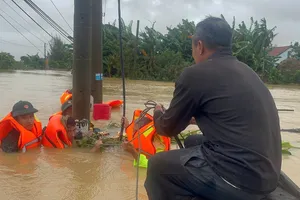 2 nhà báo thoát nạn trong vụ lật xuồng giữa tâm lũ Đà Nẵng