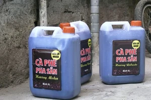 Cà phê lề đường, cà phê mang đi: Đa phần là hóa chất?