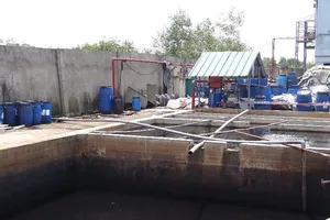 Bắt quả tang công ty thuộc da xả nước thải đen ngòm