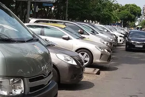 TP.HCM lùi thời gian thu phí đậu xe lòng lề đường