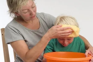 Dấu hiệu và cách xử lý khi trẻ bị ngộ độc