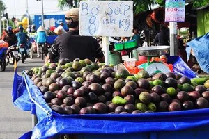 Coi chừng phạt nặng vì bán trái cây cân thiếu