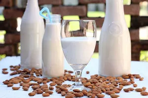 Những công dụng của sữa hạnh nhân ít ai biết đến