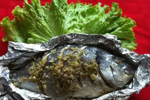 Dùng giấy bạc bọc thực phẩm có độc hại?