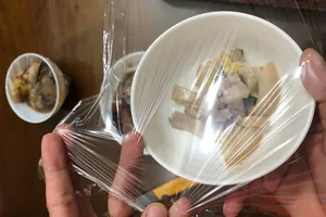 Cách nhận biết màng bọc thực phẩm ‘dỏm’