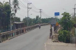 Khẩn trương sửa cầu hay xảy ra tai nạn ở Củ Chi