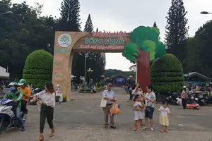 Đổi chai nhựa lấy quà tại Ngày hội Sống xanh