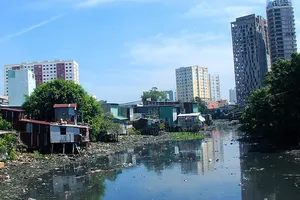 Xử lý nhà ở lấn chiếm hệ thống sông kênh rạch