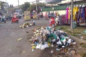 Tăng cường xử lý trường hợp kinh doanh lấn chiếm lòng lề đường