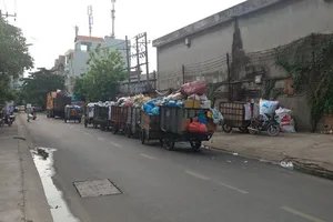 Vận chuyển rác còn gây ô nhiễm môi trường