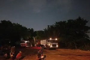 Quận 12: Rác thải bị chôn trộm, dân khốn khổ vì mùi hôi