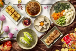 Bà nội trợ ‘nhàn’ nhờ dịch vụ cung cấp mâm cỗ tết