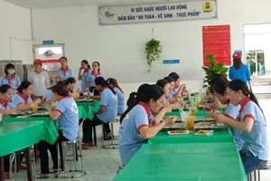 Tăng cường chất lượng bữa ăn cho công nhân