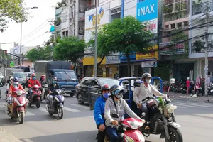 TP.HCM tiếp tục nắng nóng gay gắt tới 37 độ