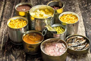 Cần chú ý điều gì khi mua thực phẩm đóng hộp?