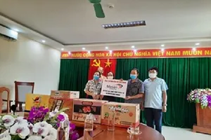 Masan trao quà cho lực lượng tuyến đầu chống dịch