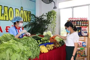 'Người dân không nên đổ xô đi mua hàng, nguy cơ lây dịch bệnh'