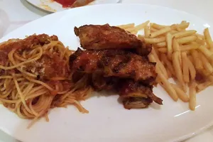 Điều gì xảy ra nếu bạn ăn quá nhiều trước khi ngủ?