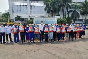 Nhân viên vệ sinh môi trường hơn 20 năm không được đón Tết quê nhà