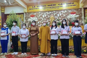 Quận 1 hỗ trợ cho gia đình có người thân mất do COVID-19