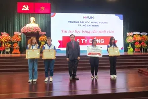 Một trường đại học ở TP.HCM tặng 10 triệu đồng cho mỗi tân sinh viên