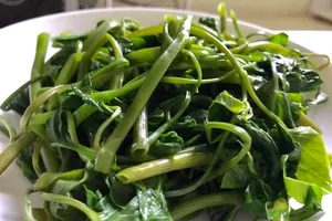 Ăn rau muống sau khi phẫu thuật thẩm mỹ có gây nên sẹo lồi? 