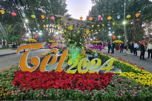 Hội hoa xuân TP.HCM với nhiều kỳ hoa dị thảo bắt đầu đón khách