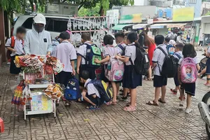 Nắng nóng dễ gây ngộ độc thực phẩm, học sinh cần lưu ý gì?