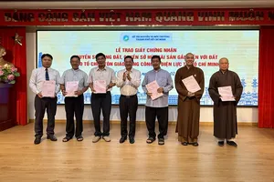 TP.HCM trao thêm sổ hồng cho các tổ chức tôn giáo