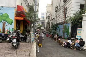 TP.HCM tăng cường kiểm tra, xử phạt các trường hợp lấn chiếm vỉa hè, lòng đường