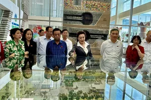 Phó Chủ tịch Quốc hội Lê Minh Hoan khảo sát các khu xử lý rác tại TP.HCM