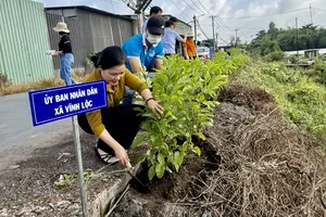 Tăng cường giám sát, lắp camera để dẹp tình trạng xả rác ở xã Vĩnh Lộc
