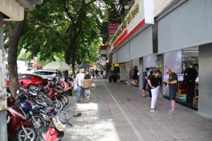 TP.HCM ngừng thu phí vỉa hè, các phường chờ đề án mới