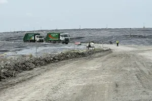 Vì sao bãi rác Đa Phước chỉ nhận rác vào buổi tối?