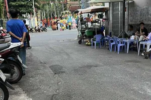 TP.HCM sẽ xử lý nghiêm các trường hợp lấn chiếm lề đường, vỉa hè