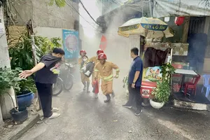 TP.HCM: Diễn tập phương án chữa cháy và cứu nạn tại khu dân cư 