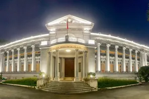 TP.HCM thắp sáng cột cờ Thủ Ngữ, Cầu Móng, chợ Bến Thành… 