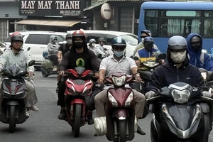 Sương mù trắng đục, dày đặc ở TP.HCM hôm nay có phải do ô nhiễm?