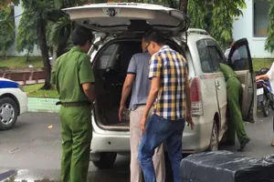 Bắt nữ quái thuê 14 ô tô đem đi cầm cố