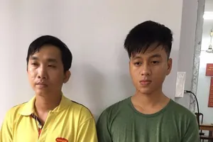 Kẻ làm giả 'bùa hộ mệnh' dán ô tô bị bắt