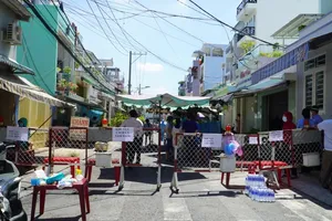 Video: Phong tỏa 3 khu liên quan đến ca dương tính COVID-19