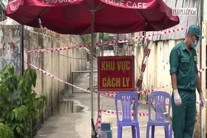 Video: Lấy mẫu xét nghiệm COVID-19 con hẻm ở Bình Thạnh