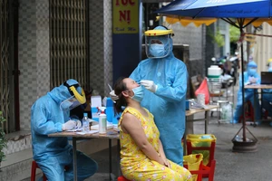 Xét nghiệm 3.000 người ở Bình Thạnh vì ca nghi mắc COVID-19