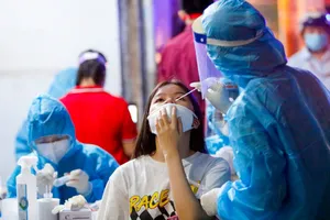 Video: Người bán rau ở chợ Nghĩa Hòa cùng 4 người thân mắc COVD-19