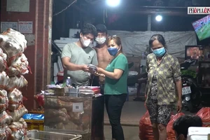 Video: Đêm khuya ở chợ đầu mối Hóc Môn trước giờ ngừng hoạt động